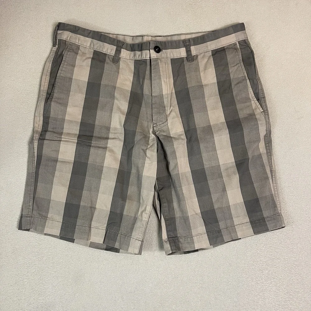 The North Face Shorts Mens 38 Plaid Grey Tan Regular EUC